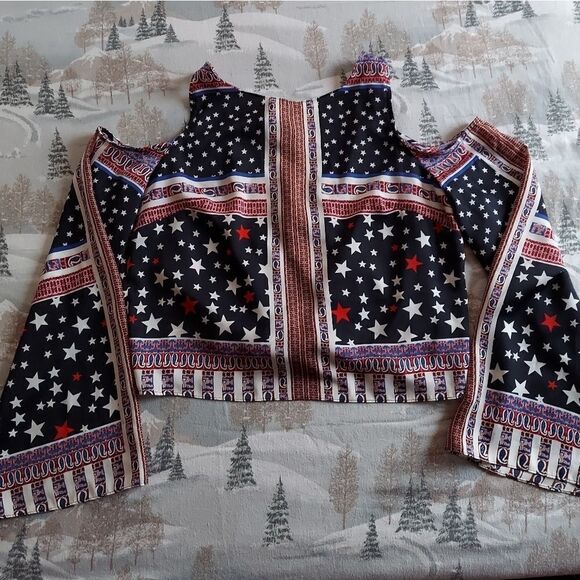 Avec Les Filles Tie-Back Stars & Stripes Cold Shoulder Blouse Size Medium - Picture 2 of 7